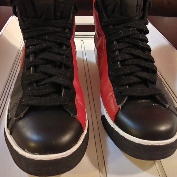 Women's 9.5 Nike Revolutionary Rockas - Picture 3 of 6